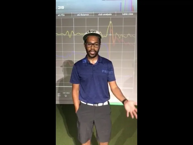 A student in front of the swing-analysis screen
